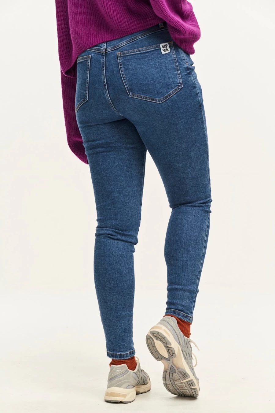 Lucy & Yak Women's Soho Organic Denim Jeans - Mid Wash Blue Close Fit