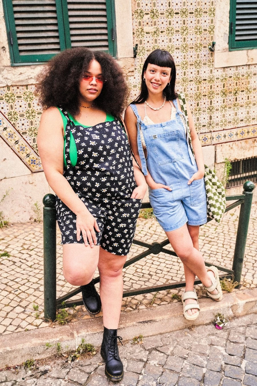 "Lucy & Yak Women's Original Dungaree Shorts: Organic Cotton Daisy Dream Print"