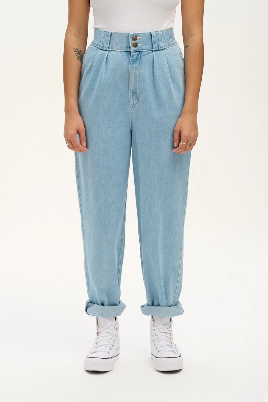 Lucy & Yak Women's Addison Tapered Jeans - Light Wash Blue Organic Denim